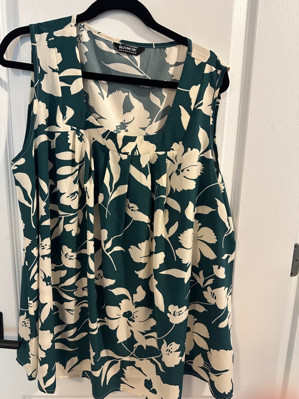 Bloom chic green & Cream Floral Sleeveless Blouse